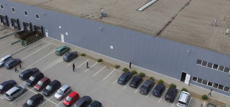 Curăţenie in hale industriale şi parcări